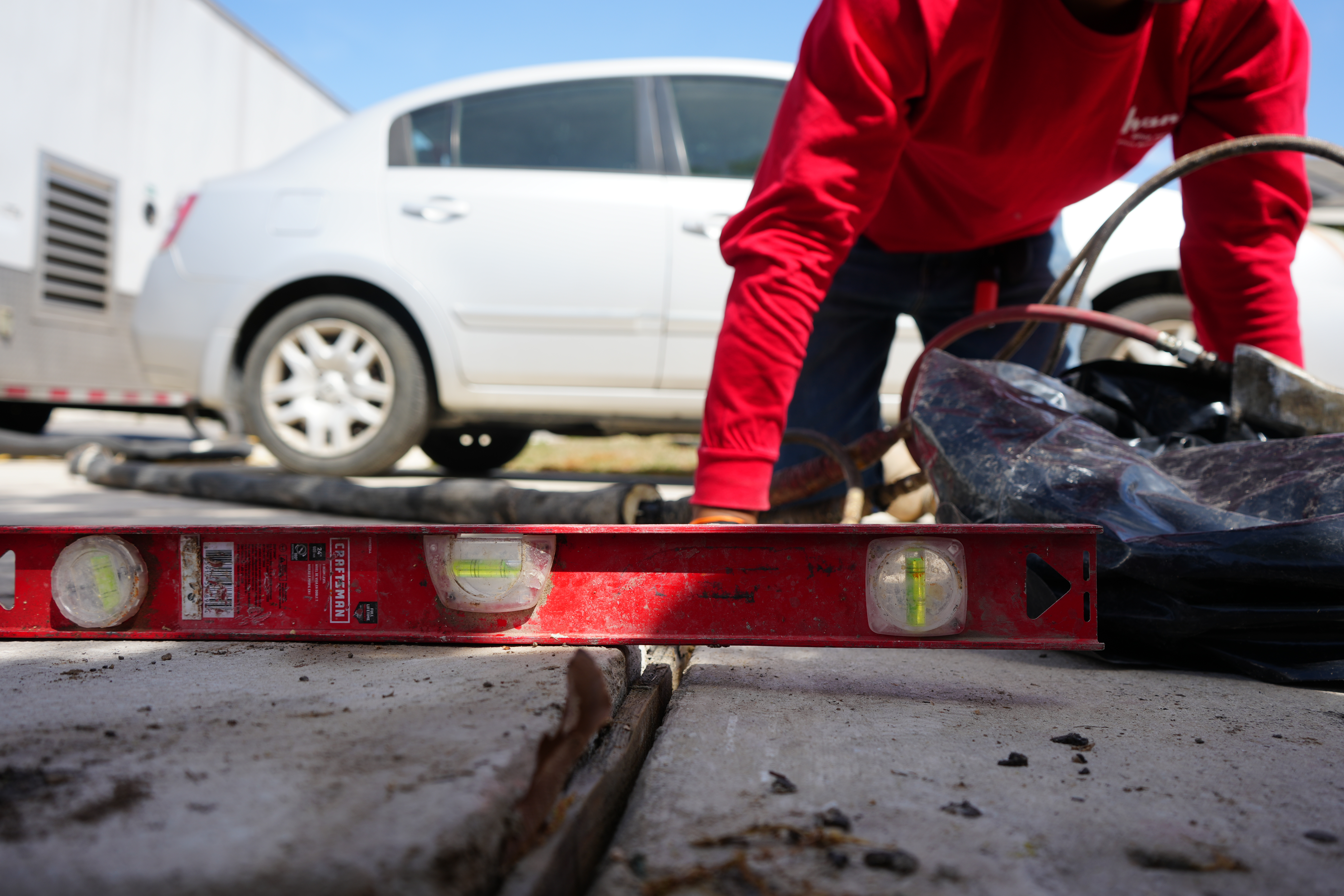Driveway image1-independence-concrete-leveling-driveway.png