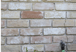crack in bricks in Texas home